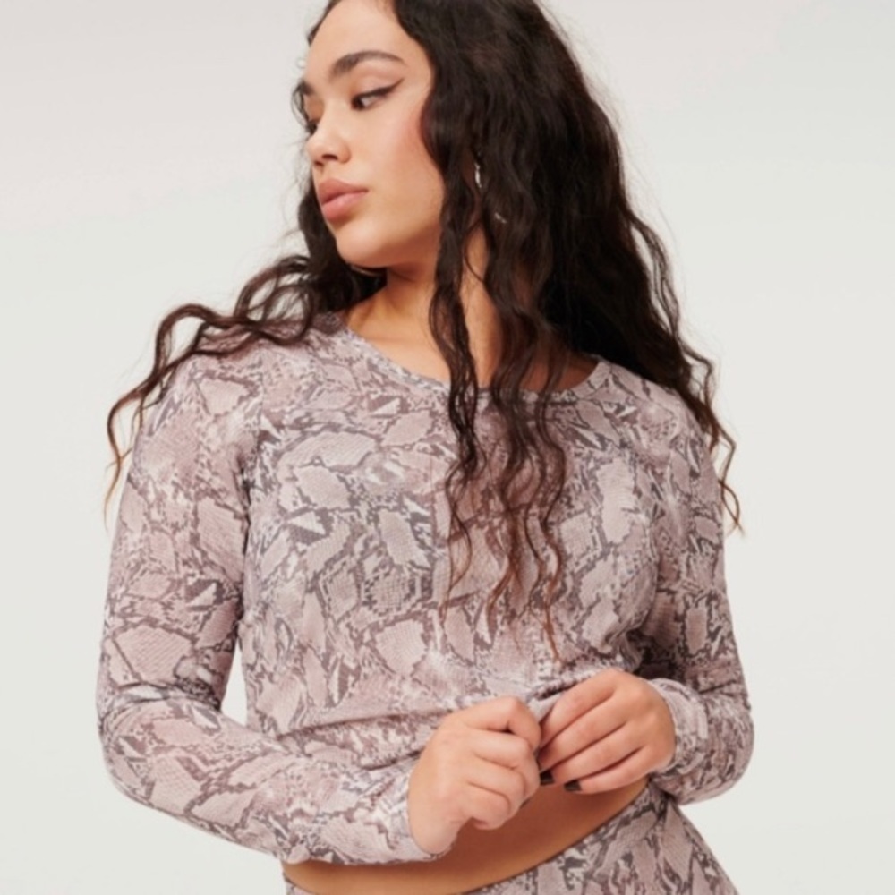 Good American crop top mesh snake print